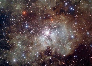 Astrónomos captan desde Chile una zona de formación de estrellas en la Vía Láctea